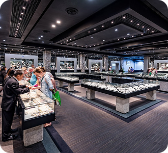 Visit to the Gems Gallery jewelry shop with handcrafted pieces