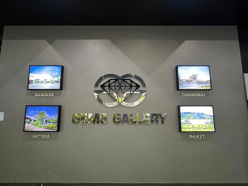 Стена с фирменными изображениями Gems Gallery: Бангкок, Чиангмай, Паттайя, Пхукет