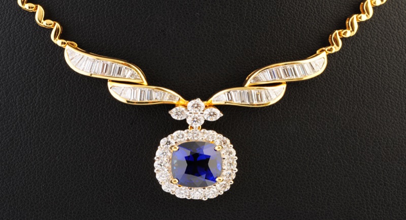 Necklaces — A1293610531
