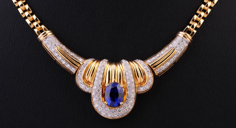 Necklaces — A1293610577