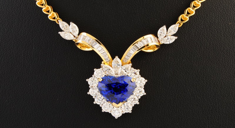 Necklaces — A1293610639