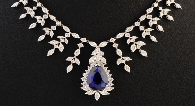 Necklaces — A1293611958