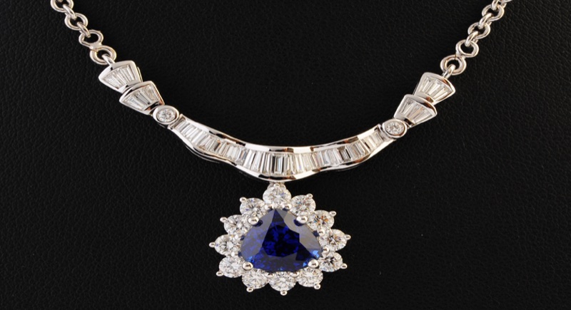 Necklaces — A1293611983