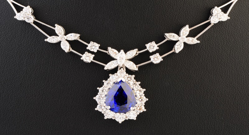 Necklaces — A1293612053